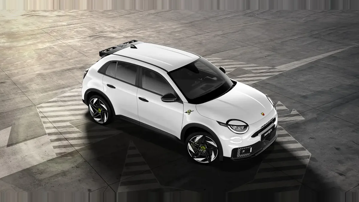 Abarth 600e Turismo en renting barato — Lateral