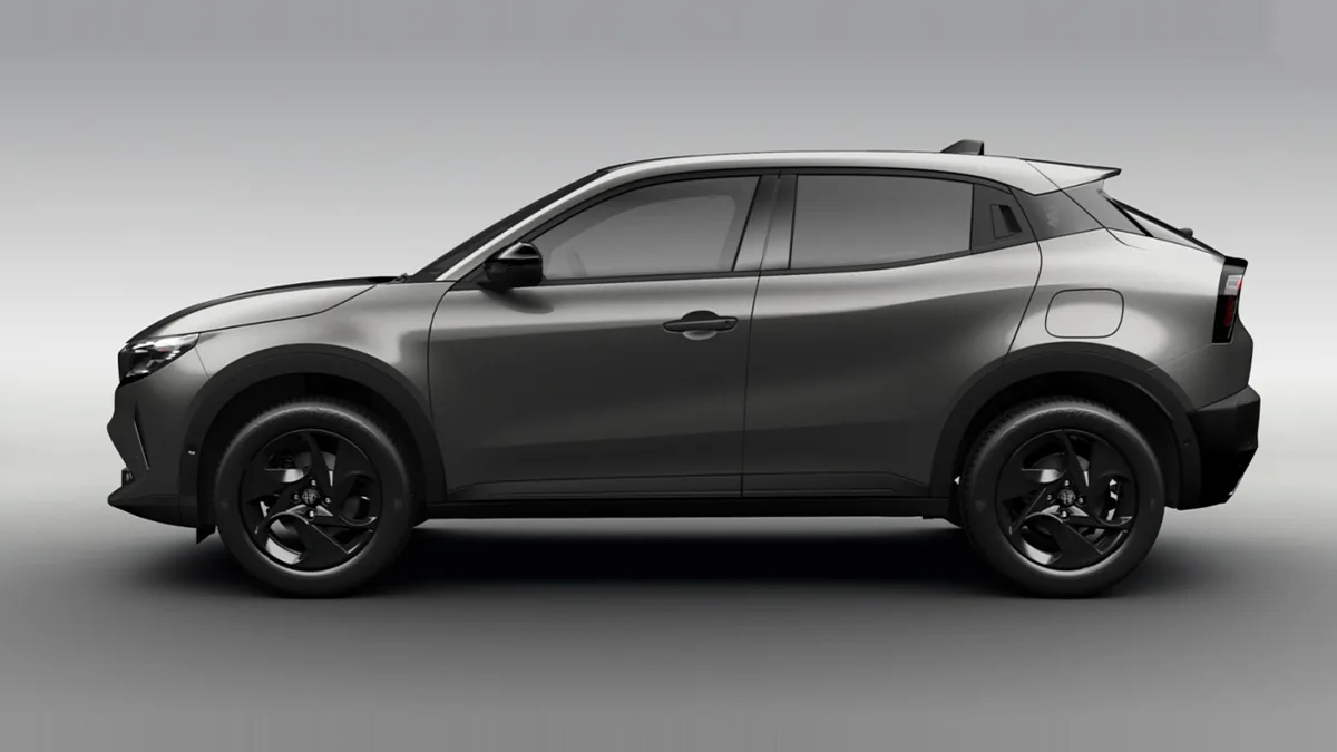 Alfa Romeo Junior Ibrida en renting barato — Lateral