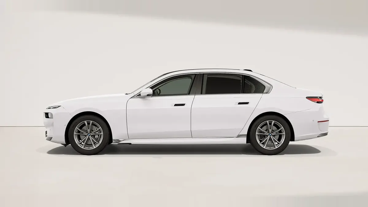 BMW Serie 7 740d xDrive en renting barato — Lateral