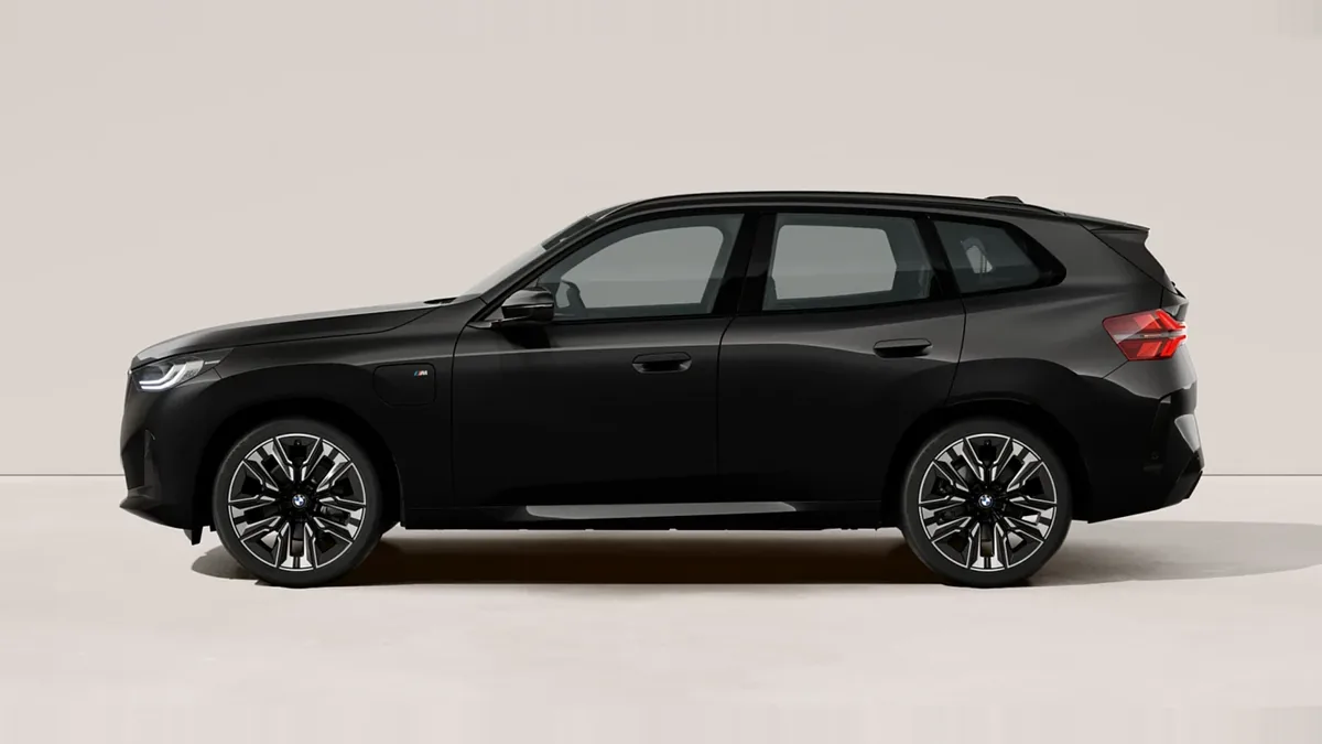 BMW X3 30e xDrive en renting barato — Lateral