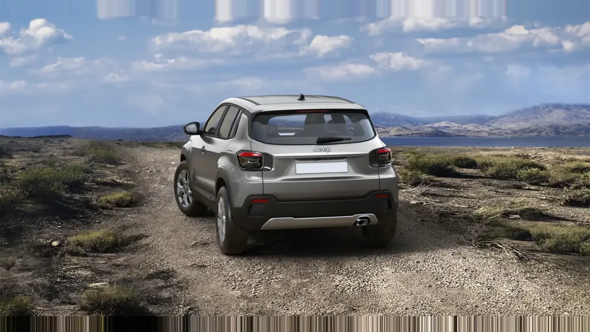 Jeep AVENGER E-HYBRID ALTITUDE en renting barato — Delantera