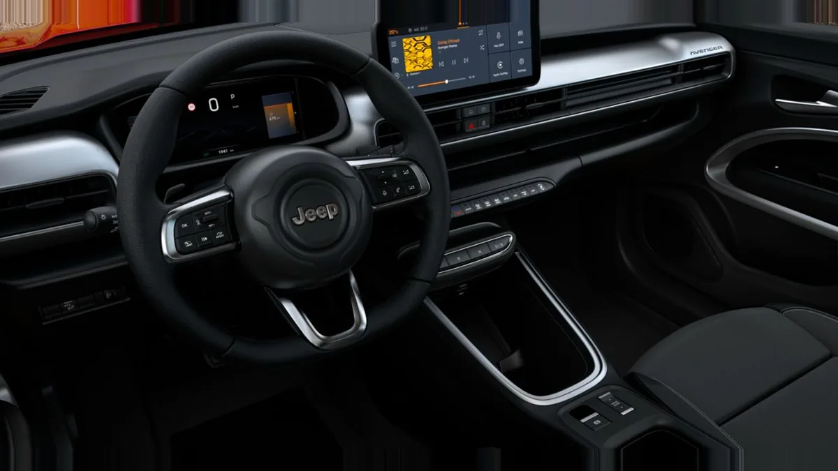 Jeep AVENGER E-HYBRID ALTITUDE en renting barato — vista 6