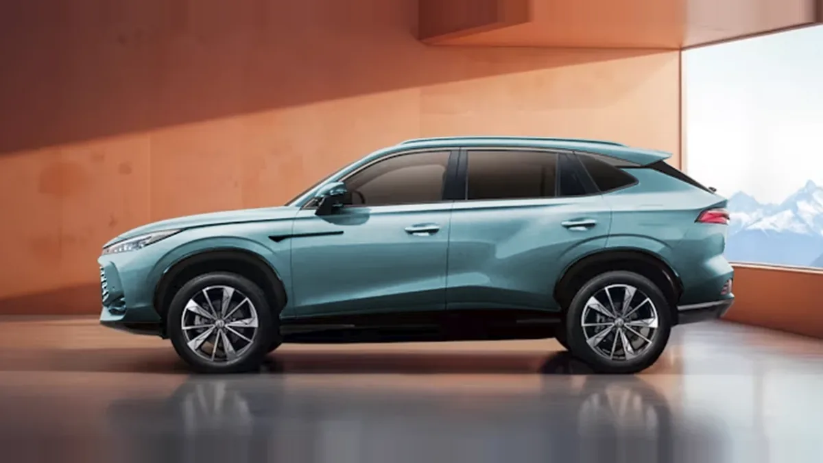 MG HS 1.5 Hybrid Comfort en renting barato — Lateral