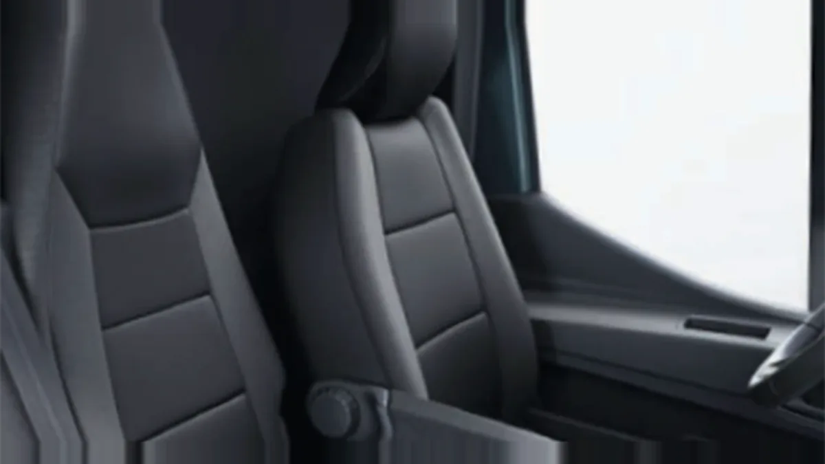 Nissan Interstar L2H2 3.5T 2.3dCi FWD Acenta en renting barato — Delantera