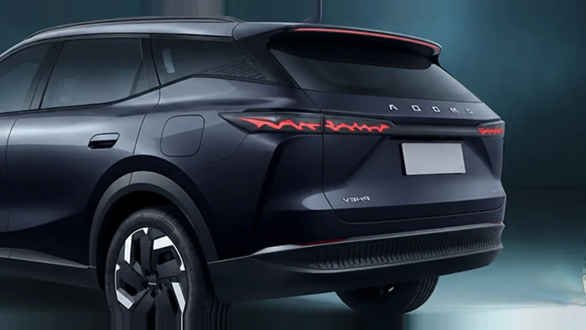 Omoda 7 1.5 TGDI PHEV Premium 279CV en renting barato — Lateral