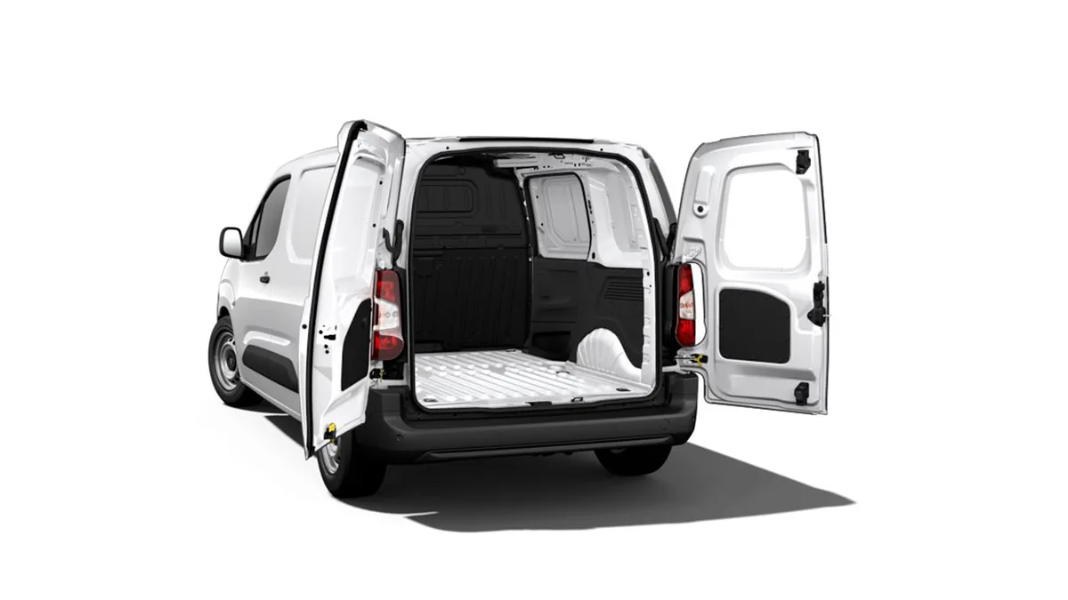 Peugeot Partner Furgón M Diésel 100CV Man en renting barato — Lateral