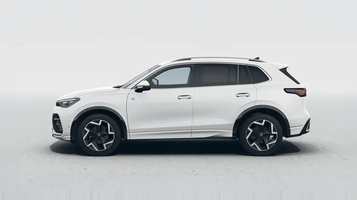 Volkswagen Tiguan R-Line 1.5 eTSI 110kW DSG en renting barato — Trasera