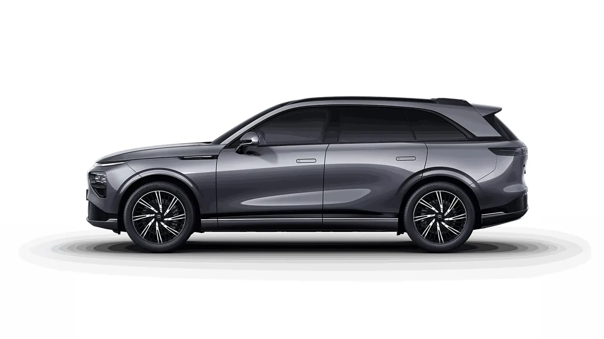 XPENG G9 AWD Performance en renting barato — Lateral